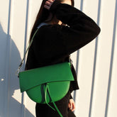 Antonella - Borsa a Spalla con Frange in Vera Pelle Martellata – Modello Mezza Luna con Doppia Tracolla Rimovibile | Made in Italy